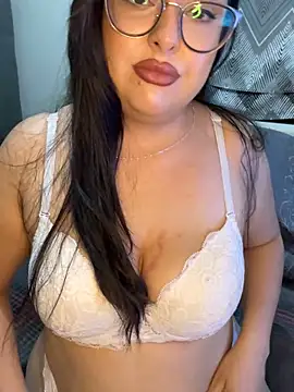 Snapshot of MileyGia chatting on October 12, 2:43 am MileyGia online show from October 12, 2:43 am