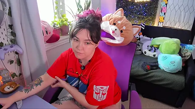 JennKenobi online show from April 30, 2:23 pm