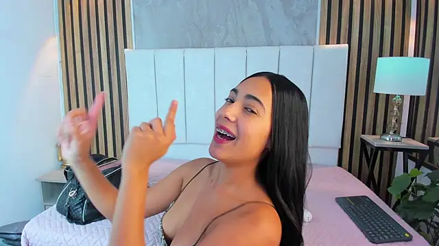 Snapshot of annngels99 chatting on November 4, 12:10 am annngels99 online show from November 4, 12:10 am