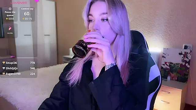 ariashaa online show from November 1, 3:03 pm