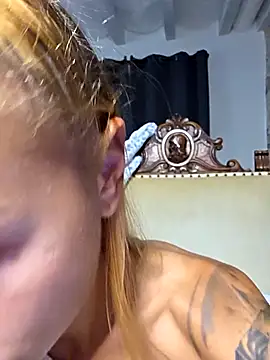 Snapshot of kylie_blck chatting on October 3, 4:37 pm kylie blck online show from October 3, 4:37 pm