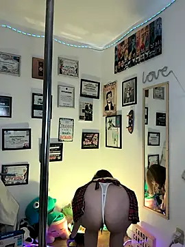 Snapshot of AhriSteele chatting on November 27, 3:41 am AhriSteele online show from November 27, 3:41 am