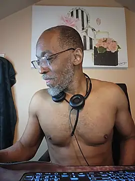 Lonelynudist59 online show from July 23, 12:03 pm