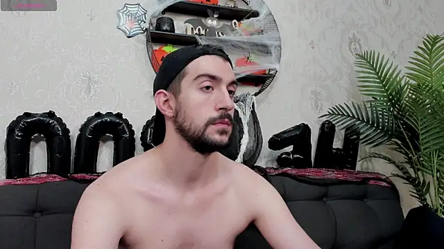 Dylan Best online show from October 31, 1:17 am