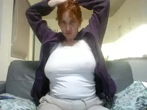 Snapshot of MssAngela chatting on February 8, 6:01 pm MssAngela online show from February 8, 6:01 pm