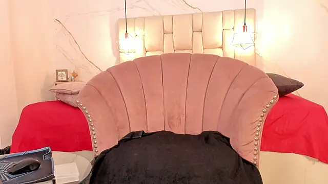 IsiisLovei online show from December 17, 2:22 pm