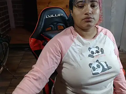 Hilarybunnyy online show from March 17, 12:59 am