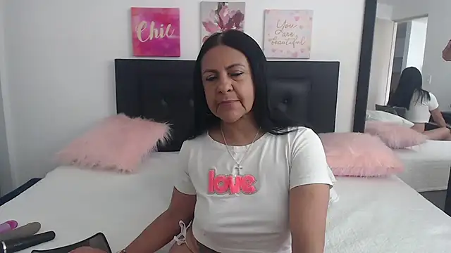 katiehotx online show from September 28, 1:49 pm