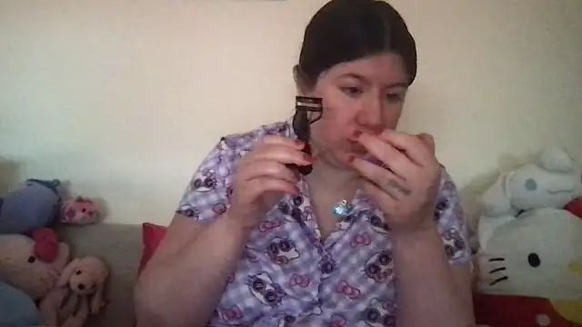 Snapshot of HYPHYtype chatting on June 8, 8:42 pm HYPHYtype online show from June 8, 8:42 pm