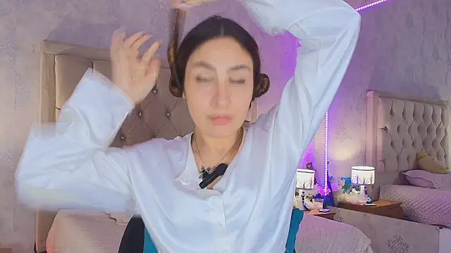 Snapshot of nini_love01 chatting on February 2, 3:49 am nini love01 online show from February 2, 3:49 am