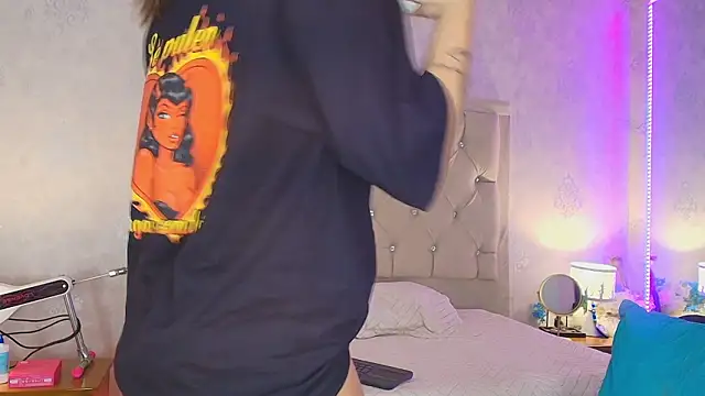 Snapshot of nini_love01 chatting on February 8, 4:05 am nini love01 online show from February 8, 4:05 am