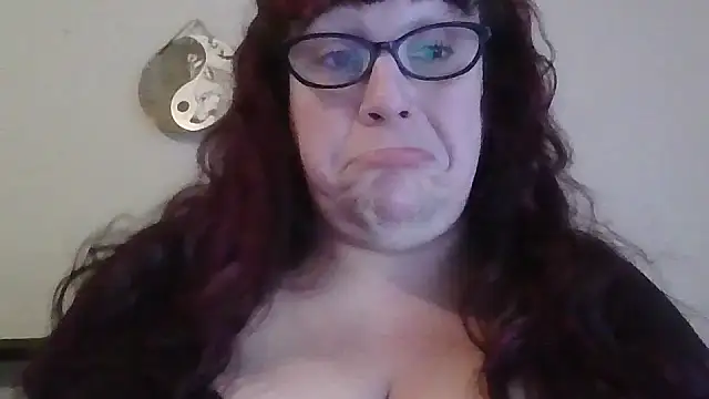 Snapshot of GothyBaby chatting on December 2, 7:05 pm GothyBaby online show from December 2, 7:05 pm