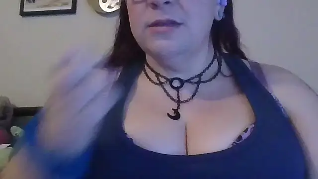 Snapshot of GothyBaby chatting on January 22, 10:26 pm GothyBaby online show from January 22, 10:26 pm