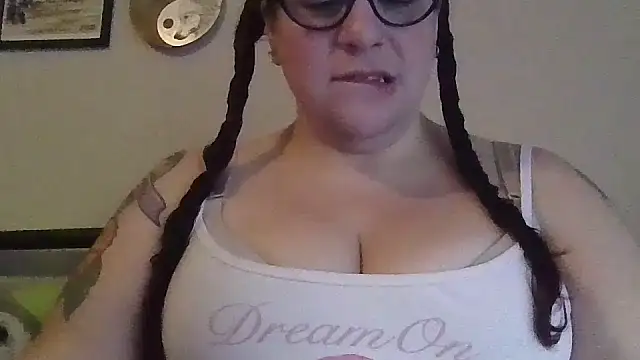 Snapshot of GothyBaby chatting on January 23, 10:22 pm GothyBaby online show from January 23, 10:22 pm