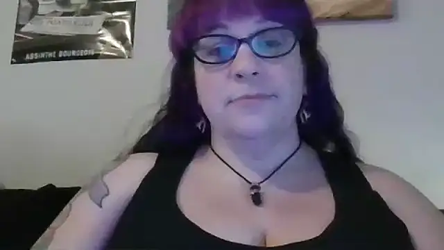 Snapshot of GothyBaby chatting on October 18, 10:32 pm GothyBaby online show from October 18, 10:32 pm