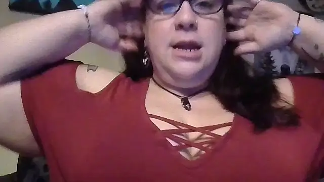 Snapshot of GothyBaby chatting on October 24, 5:20 pm GothyBaby online show from October 24, 5:20 pm