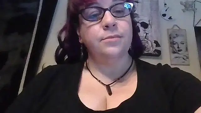 Snapshot of GothyBaby chatting on December 2, 6:47 pm GothyBaby online show from December 2, 6:47 pm