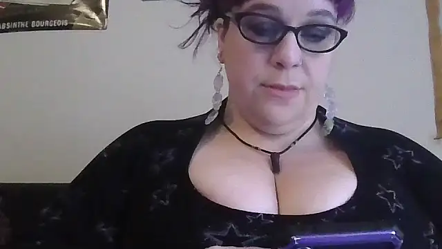 Snapshot of GothyBaby chatting on December 4, 6:38 pm GothyBaby online show from December 4, 6:38 pm