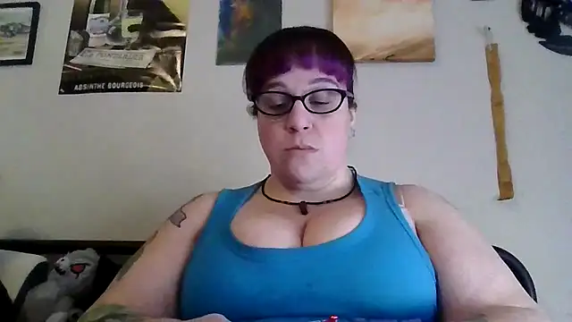 Snapshot of GothyBaby chatting on December 16, 8:03 pm GothyBaby online show from December 16, 8:03 pm