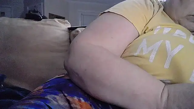 Snapshot of atlwebbie75 chatting on November 17, 12:38 am atlwebbie75 online show from November 17, 12:38 am