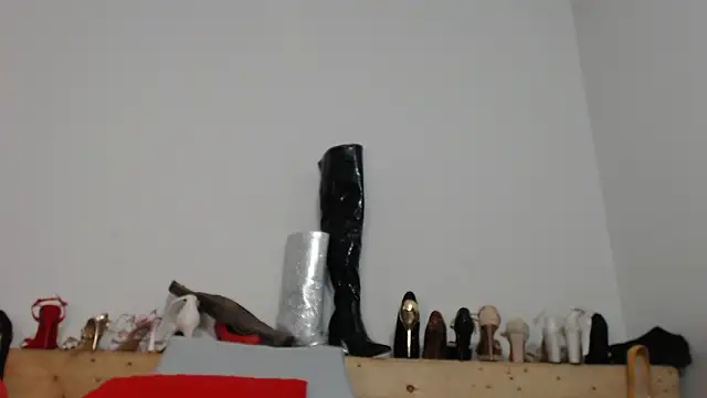 Snapshot of Cherry_1992 chatting on January 16, 3:35 pm Cherry 1992 online show from January 16, 3:35 pm
