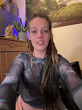 Snapshot of MenaDreadfull chatting on December 3, 5:31 am MenaDreadfull online show from December 3, 5:31 am
