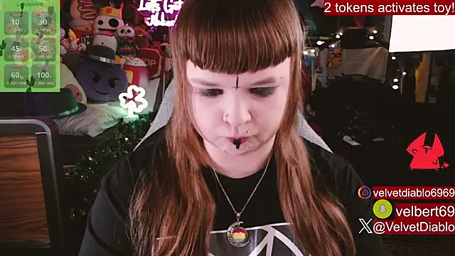 Snapshot of VelvetDiablo chatting on February 25, 12:20 am VelvetDiablo online show from February 25, 12:20 am
