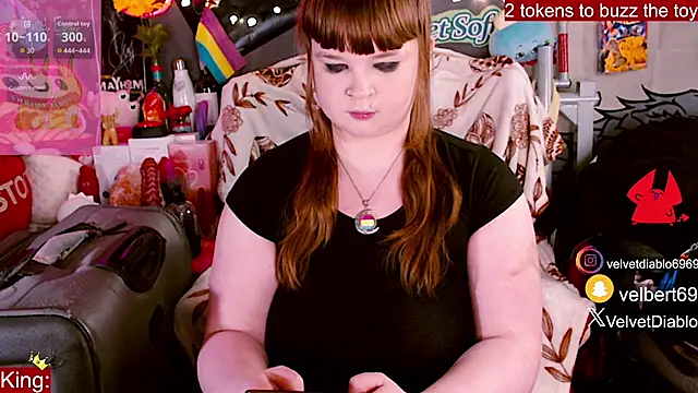 Snapshot of VelvetDiablo chatting on April 1, 11:57 pm VelvetDiablo online show from April 1, 11:57 pm