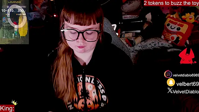 Snapshot of VelvetDiablo chatting on April 23, 12:01 am VelvetDiablo online show from April 23, 12:01 am