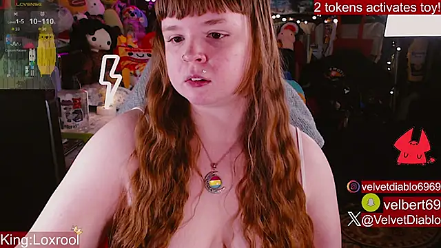 Snapshot of VelvetDiablo chatting on April 28, 2:27 am VelvetDiablo online show from April 28, 2:27 am