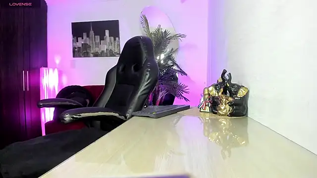 Snapshot of Amaia_Bushida chatting on October 9, 2:09 am Amaia Bushida online show from October 9, 2:09 am