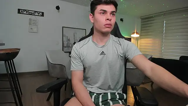 alejooo twink online show from February 27, 9:47 pm