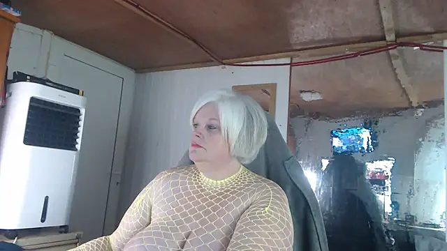 Snapshot of sexychazza16 chatting on September 24, 6:33 pm sexychazza16 online show from September 24, 6:33 pm