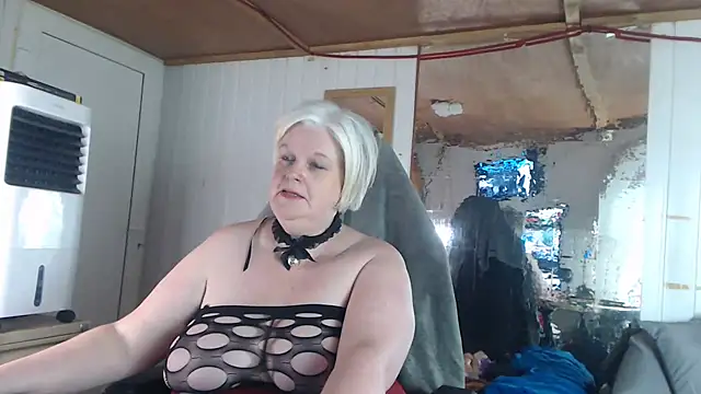 Snapshot of sexychazza16 chatting on September 25, 7:06 pm sexychazza16 online show from September 25, 7:06 pm
