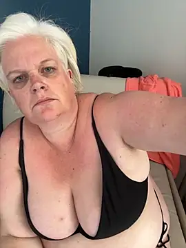 Snapshot of sexychazza16 chatting on October 4, 3:21 pm sexychazza16 online show from October 4, 3:21 pm