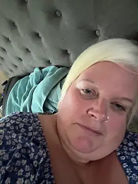 Snapshot of sexychazza16 chatting on October 24, 3:52 pm sexychazza16 online show from October 24, 3:52 pm