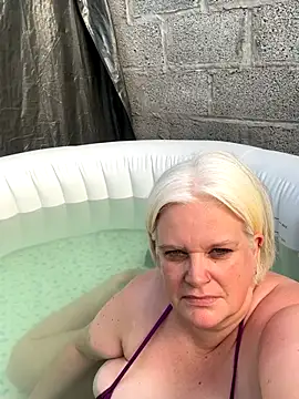 Snapshot of sexychazza16 chatting on November 1, 10:06 am sexychazza16 online show from November 1, 10:06 am