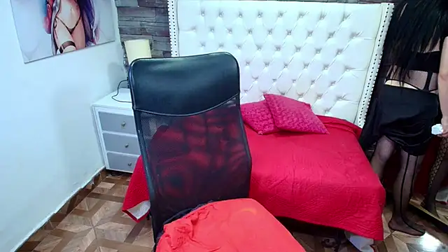 Snapshot of TRINY_TS chatting on June 21, 7:27 pm TRINY TS online show from June 21, 7:27 pm