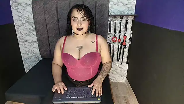 Snapshot of CelestteSweett chatting on January 28, 2:32 am CelestteSweett online show from January 28, 2:32 am