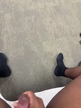 Snapshot of chocolatelongstrokes chatting on March 7, 6:43 am chocolatelongstrokes online show from March 7, 6:43 am