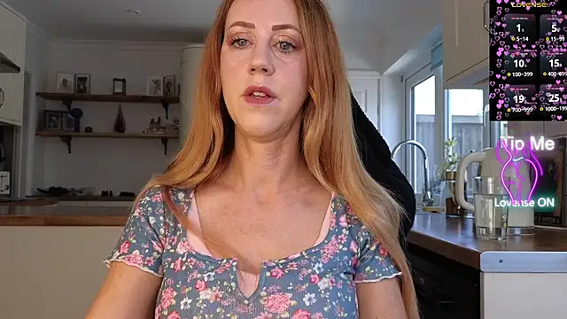 Snapshot of stripmequick chatting on June 22, 9:17 am stripmequick online show from June 22, 9:17 am