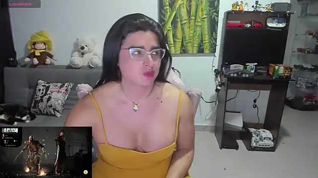 Snapshot of Khalifa_Gold chatting on April 9, 6:52 am Khalifa Gold online show from April 9, 6:52 am