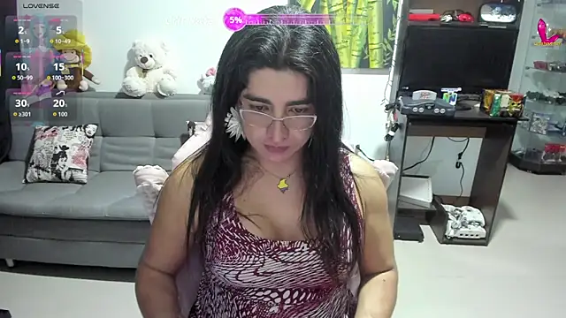 Snapshot of Khalifa_Gold chatting on April 10, 3:45 am Khalifa Gold online show from April 10, 3:45 am
