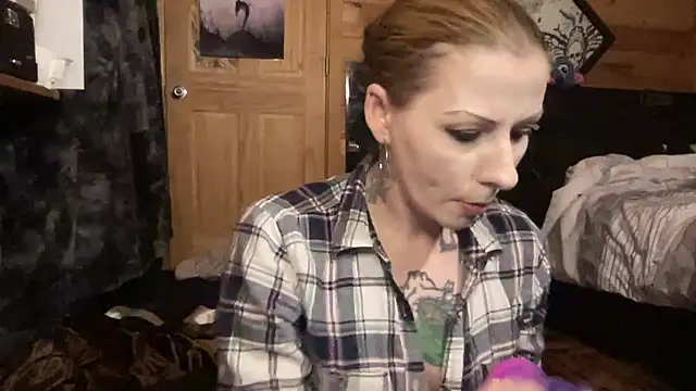 Snapshot of TeenyDoll chatting on March 24, 2:16 am TeenyDoll online show from March 24, 2:16 am