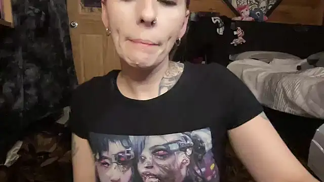 Snapshot of TeenyDoll chatting on April 4, 2:54 am TeenyDoll online show from April 4, 2:54 am