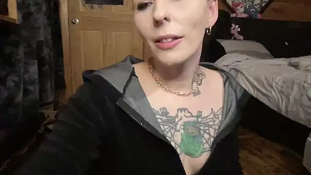 Snapshot of TeenyDoll chatting on May 12, 2:52 am TeenyDoll online show from May 12, 2:52 am