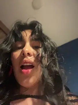 Snapshot of Roxxannne chatting on February 20, 1:24 am Roxxannne online show from February 20, 1:24 am