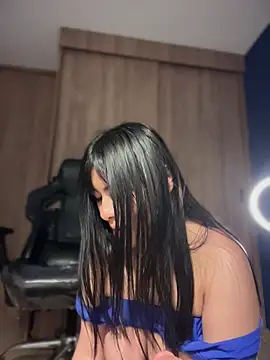 Snapshot of Roxxannne chatting on March 29, 9:15 pm Roxxannne online show from March 29, 9:15 pm