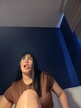 Snapshot of Roxxannne chatting on April 3, 10:41 pm Roxxannne online show from April 3, 10:41 pm