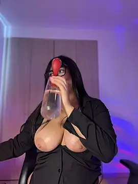 Roxxannne online show from June 26, 10:03 pm